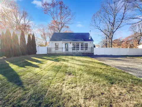 399 Auborn, Shirley, NY 11967