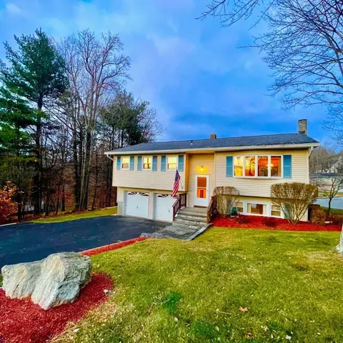 2 Rigel Pl, Woodbury, NY 10930