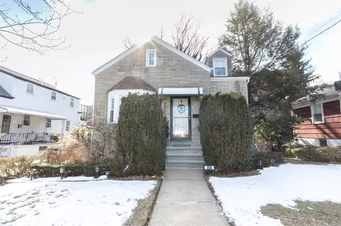 224 Delano Ave W, Yonkers, NY 10704