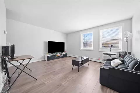 280 Lowndes Ave #107G, Huntington Station, NY 11746
