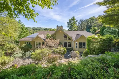 5 Hayes Ct, Stony Point, NY 10980