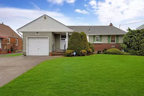 72 Caroline Ave, Franklin Square, NY 11010