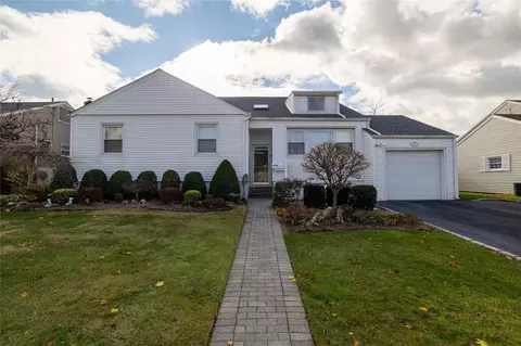 21 Cail Dr, East Rockaway, NY 11518