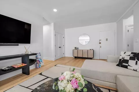 1 Overlook Ave #1M, North Hempstead, NY 11021