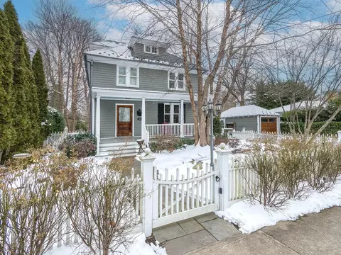 183 Carpenter Ave, Sea Cliff, NY 11579