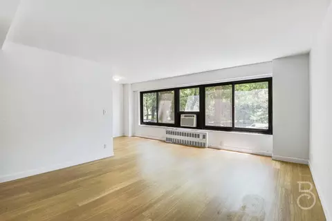 33-68 21st St #2D, New York, NY 11106