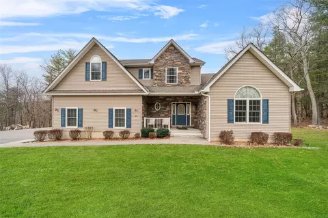 22 Apple Hill Dr, Highland Mills, NY 10930