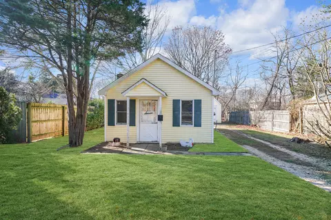 7 Marcher Ave, Huntington Station, NY 11746
