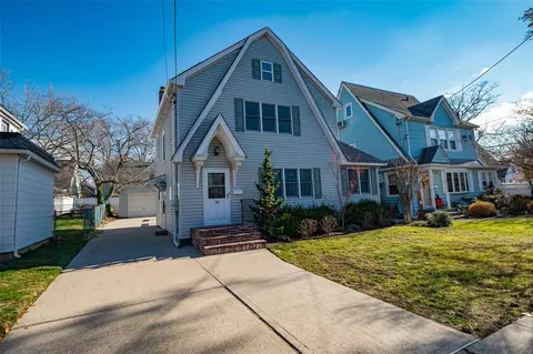 55 Campbell Ave, North Hempstead, NY 11596
