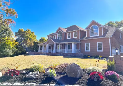 86 Shore Rd, Mount Sinai, NY 11766