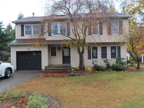 66 Glenna Little Trl, Huntington, NY 11743