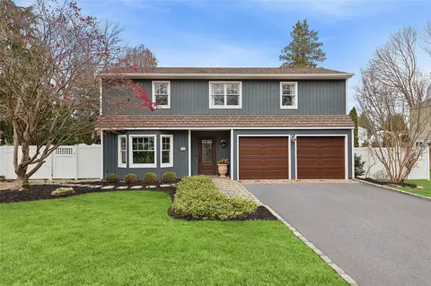 315 Frost Pond Rd, Glen Head, NY 11545