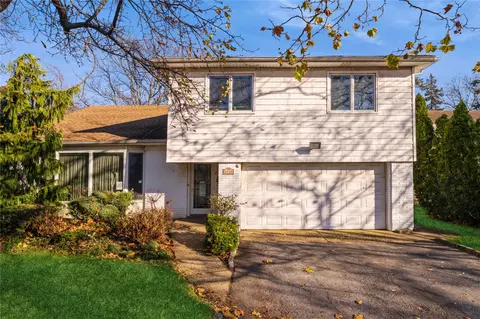 1030 Cedarhurst St, Valley Stream, NY 11581