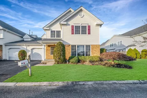 5 Charley Ln, Middle Island, NY 11953
