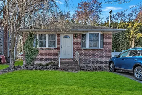 19 Derby Ave, Huntington, NY 11743