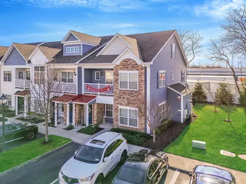 152 Rosebud Ct, Patchogue, NY 11772