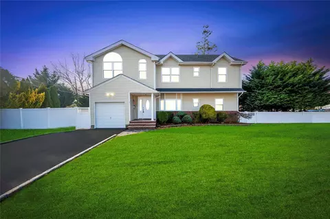2 Cheshire Rd, Bethpage, NY 11714