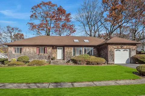 16 Troy Ct, Northport, NY 11768