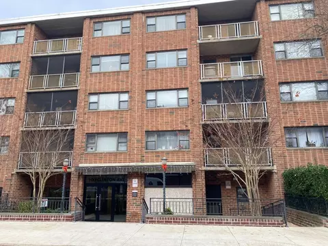 100 Clinton Ave # 3A, North Hempstead, NY 11501