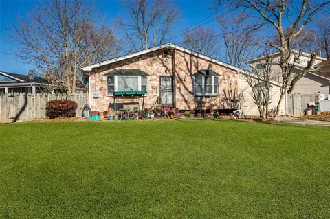 37 Fairdale Dr, Brentwood, NY 11717