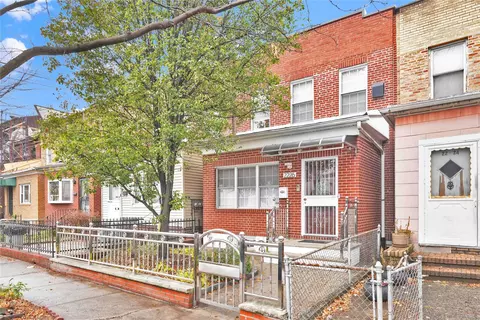 22-26 43 St, New York, NY 11105