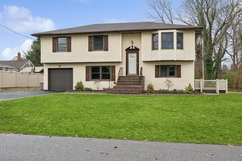 154 Mcneil St, Sayville, NY 11782