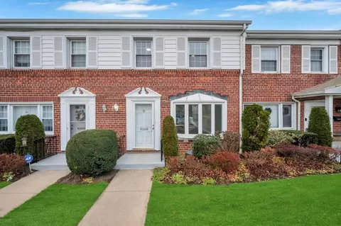 281 W Wheeler Ave #8, Valley Stream, NY 11580