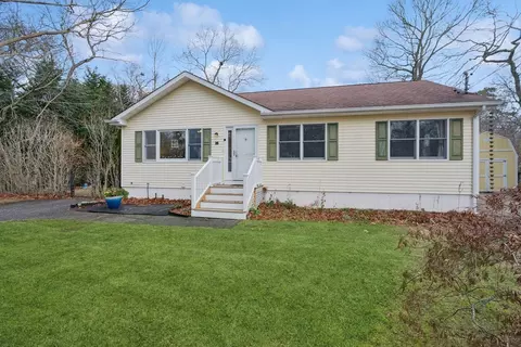 25 Seaside Ave, Hampton Bays, NY 11946