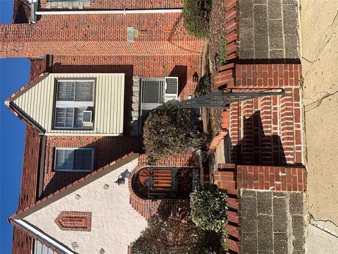 131-30 226 St, New York, NY 11413