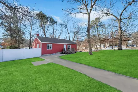 47 Pinegrove Ave, Medford, NY 11763