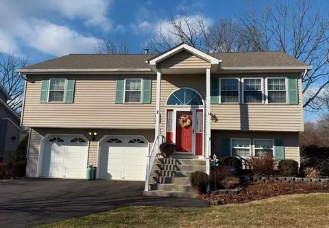2 Sycamore Dr, Montgomery, NY 12549