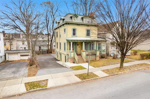 18 Hooker Ave, Poughkeepsie, NY 12601
