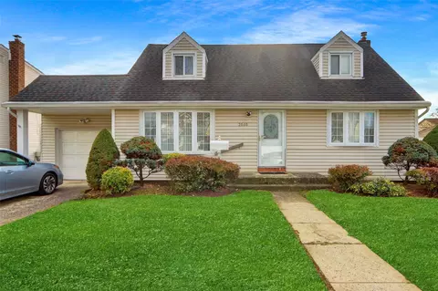 2646 1st Ave, East Meadow, NY 11554