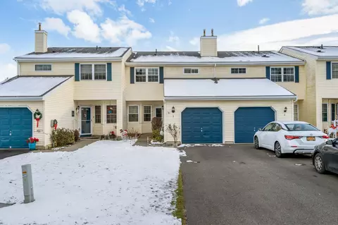 3 Pond Hill Ln, Walden, NY 12586