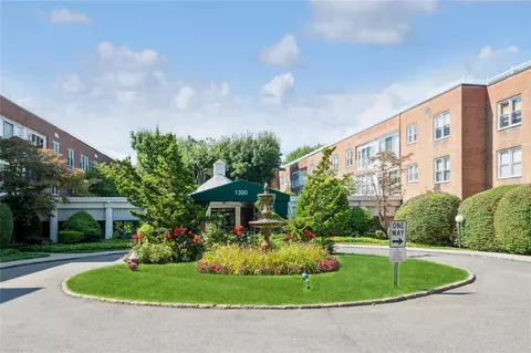1390 Broadway #103, Hewlett, NY 11557