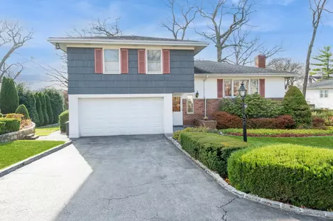 10 Lawrence Pl, Yonkers, NY 10701