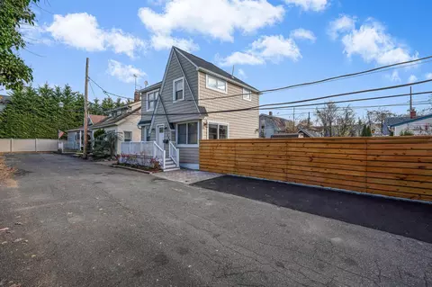 345 Oak Ct, Cedarhurst, NY 11516