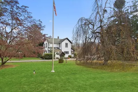 140 Beaver Dm, Brookhaven, NY 11719