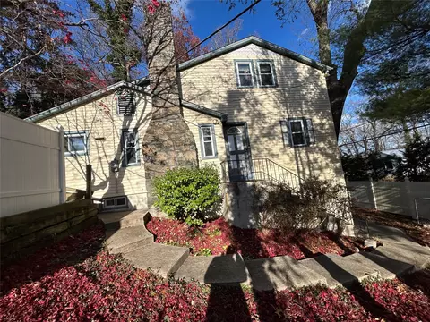 29 Avon Rd, Lake Peekskill, NY 10537