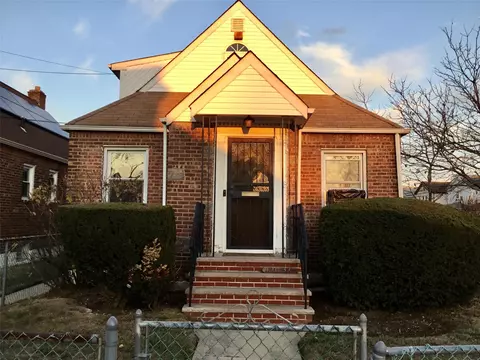 121-37 197 St, New York, NY 11413