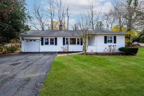 2 Chapin Pl, Huntington, NY 11743