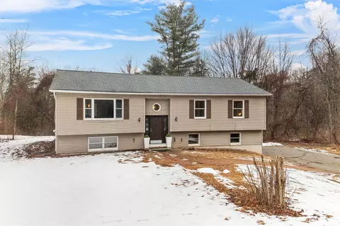 82 Peach Rd, Poughkeepsie, NY 12601