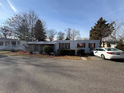 1964 River Rd #13, Calverton, NY 11933