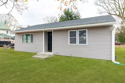 2 Fraleigh St, Red Hook, NY 12571