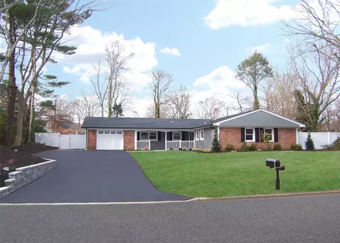 67 Sycamore Cir SE, Stony Brook, NY 11790