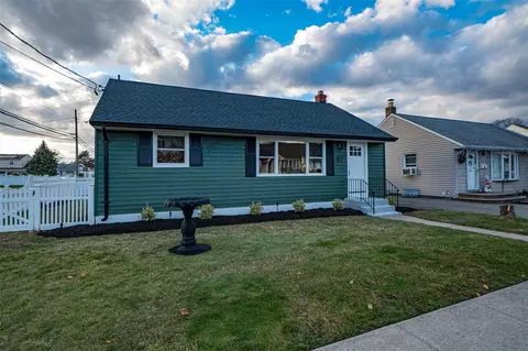 87 Myers Ave, Hicksville, NY 11801