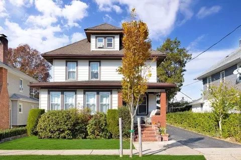 160 Garfield Ave, North Hempstead, NY 11501