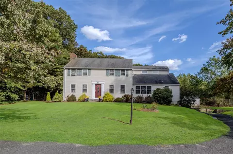 695 Lincoln Ave, Sayville, NY 11782