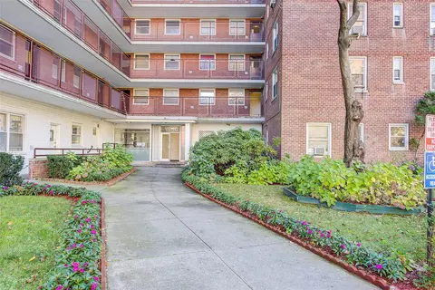 98-20 62nd Dr #15H, Rego Park, NY 11374