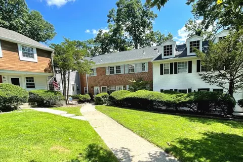706 Town House, Islip, NY 11749